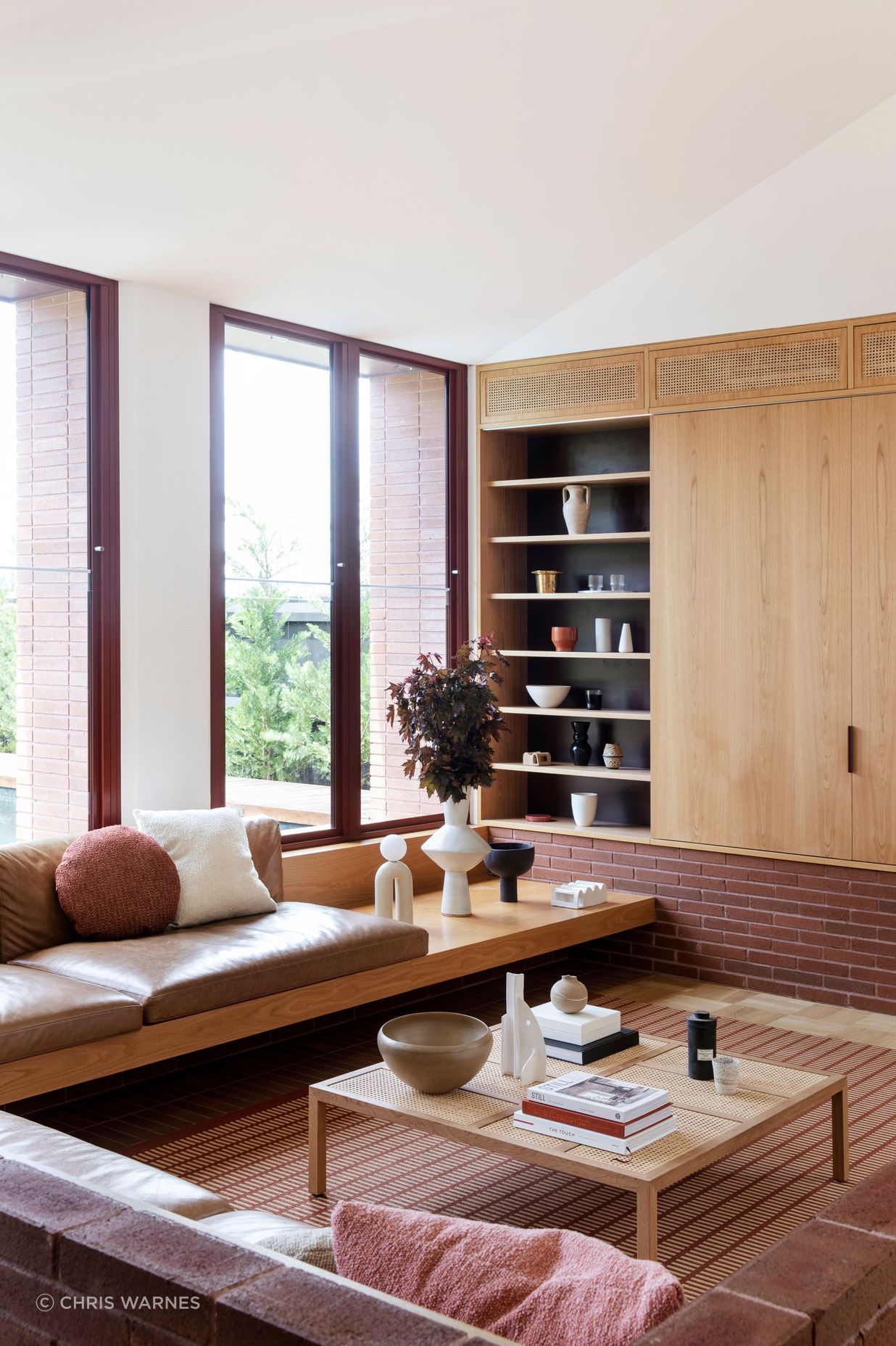 Embodying 1970s laid-back luxury and comfort.