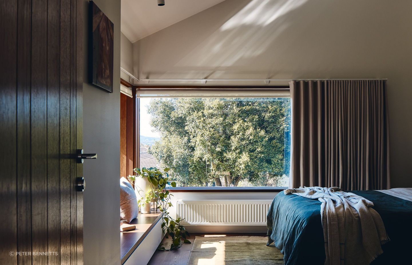 This bustling landscape –  complete with its mature collection of indigenous gum trees, an abundance of native flora and a vibrant chorus of birdlife – provides the perfect backdrop for a lifetime family home.