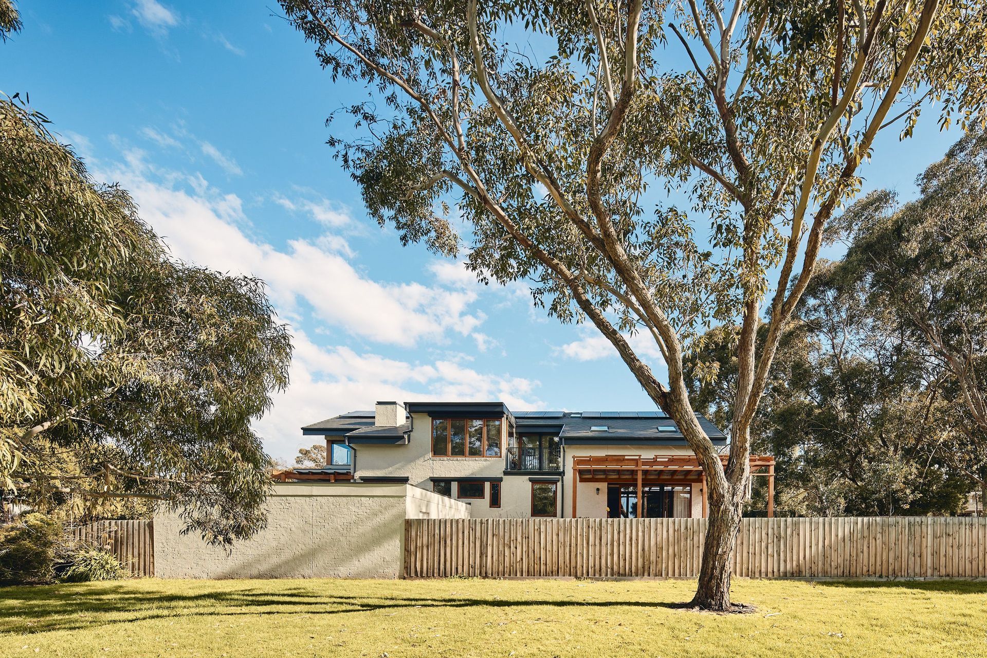 Inbetween Architecture’s design approach is the focus on the experience of the spaces they create, striving to build calm, accessible spaces that are not only stunning to look at but a joy to live inbetween.