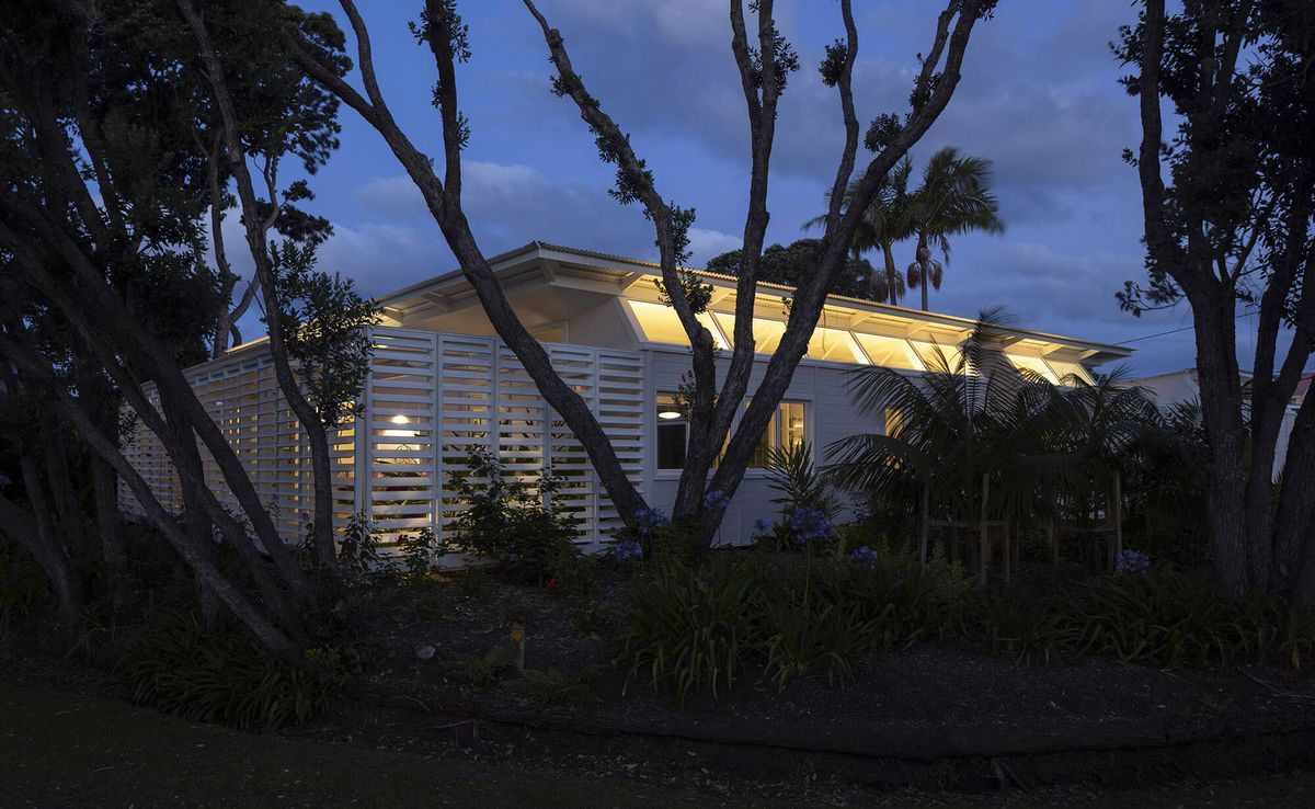 A corrugated-topped seaside dwelling invites contemplation from every angle.
