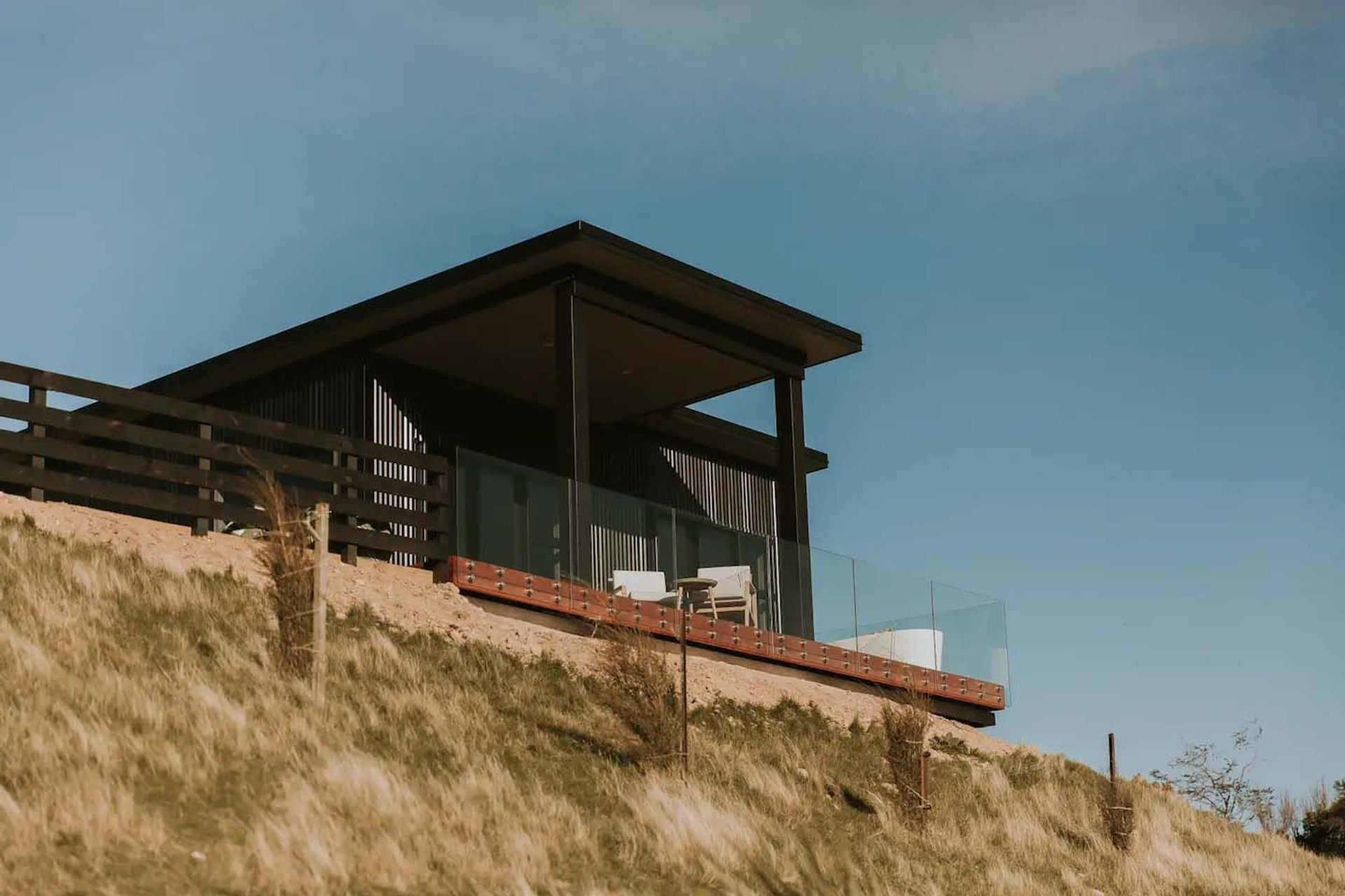 The 'Seafield' project boasts a dark exterior made of corrugated iron cladding, creating a showstopper guest home for their client.