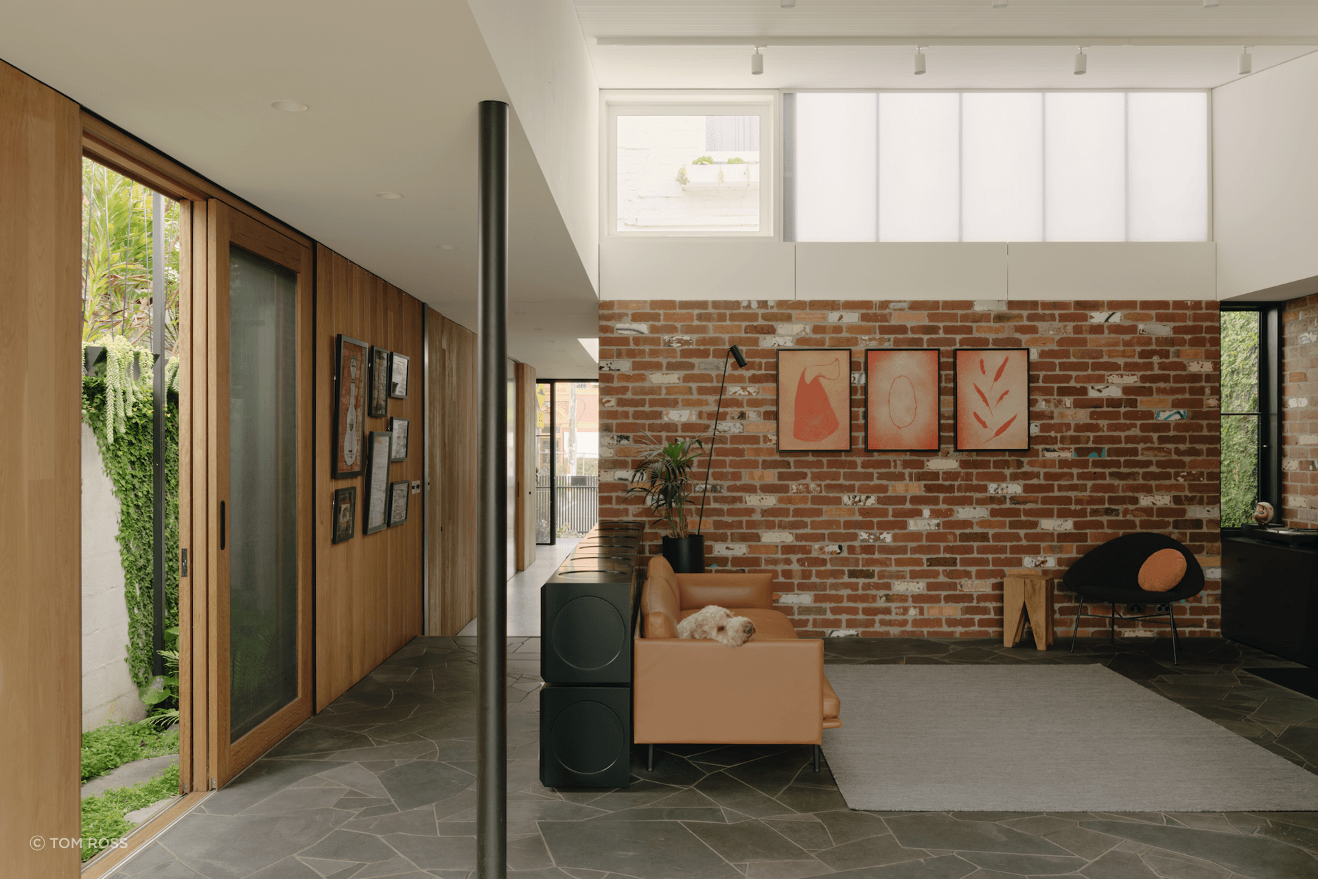 Fitzroy Laneway House's design prioritises a balance between relaxation and robustness.