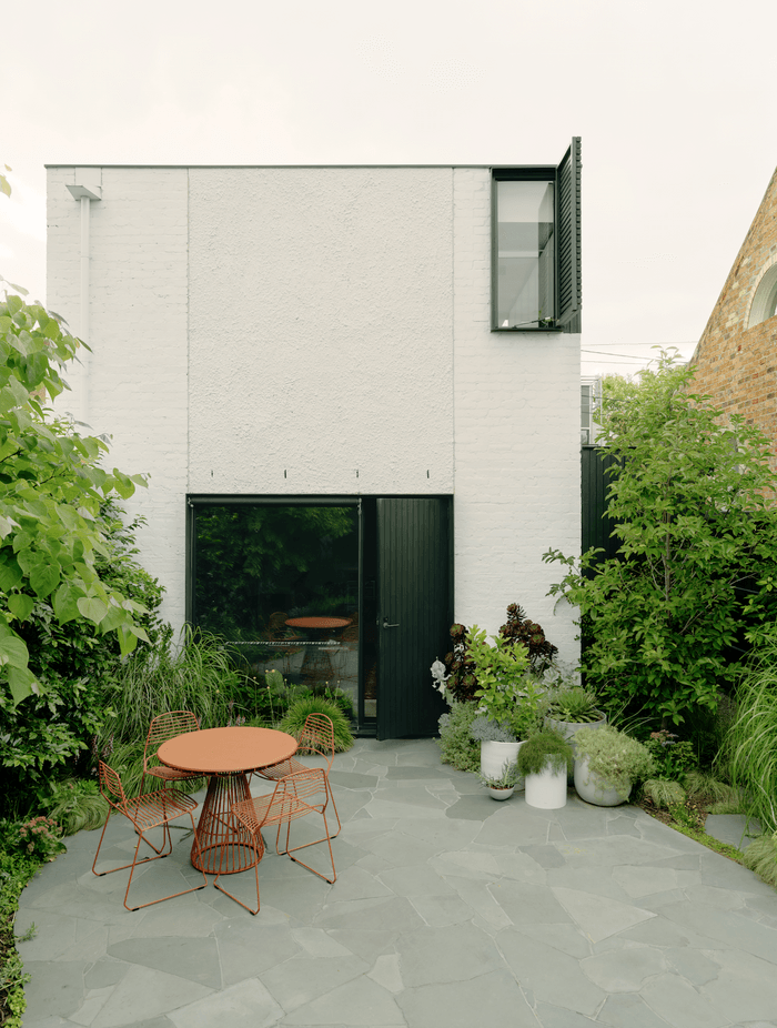 The green theme spills out into a light-filled courtyard abundant with greenery.
