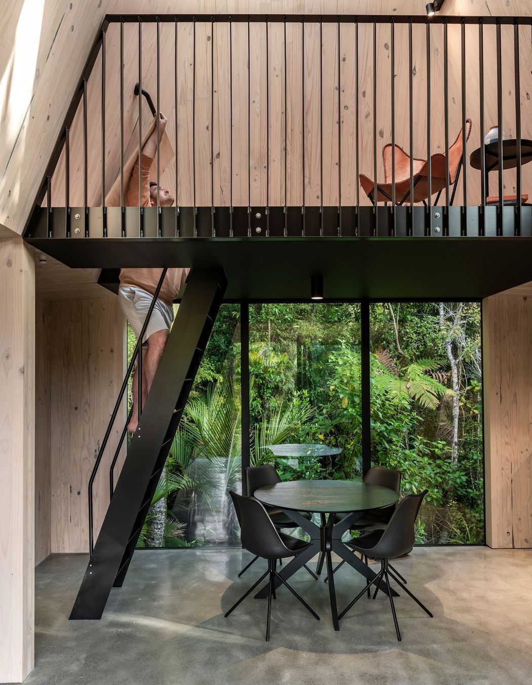 A metal structure was created on the interior, forming a clever mezzanine space.