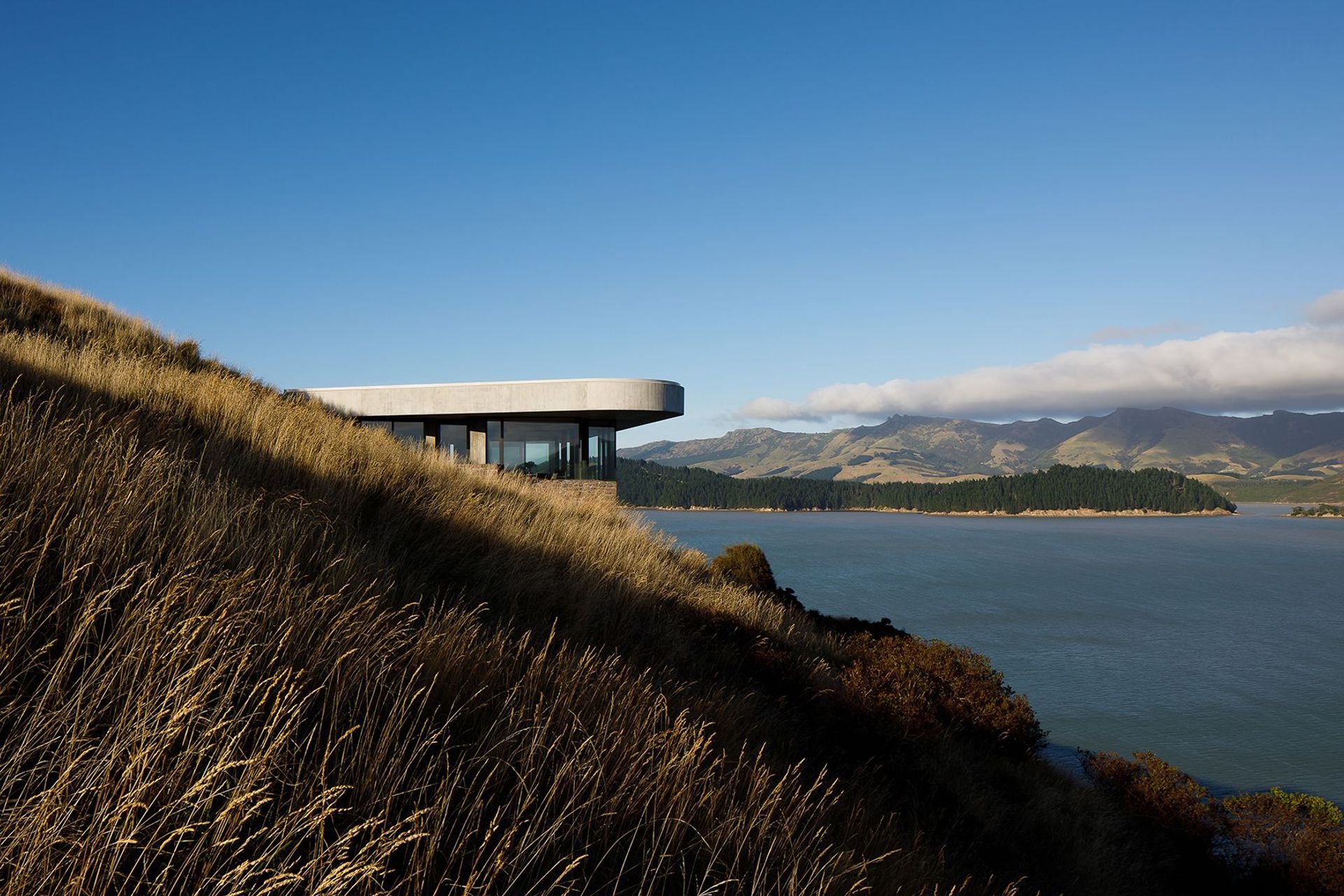A large overhanging roof protects Black Rock House on the Banks Peninsula from strong sunlight on three sides.