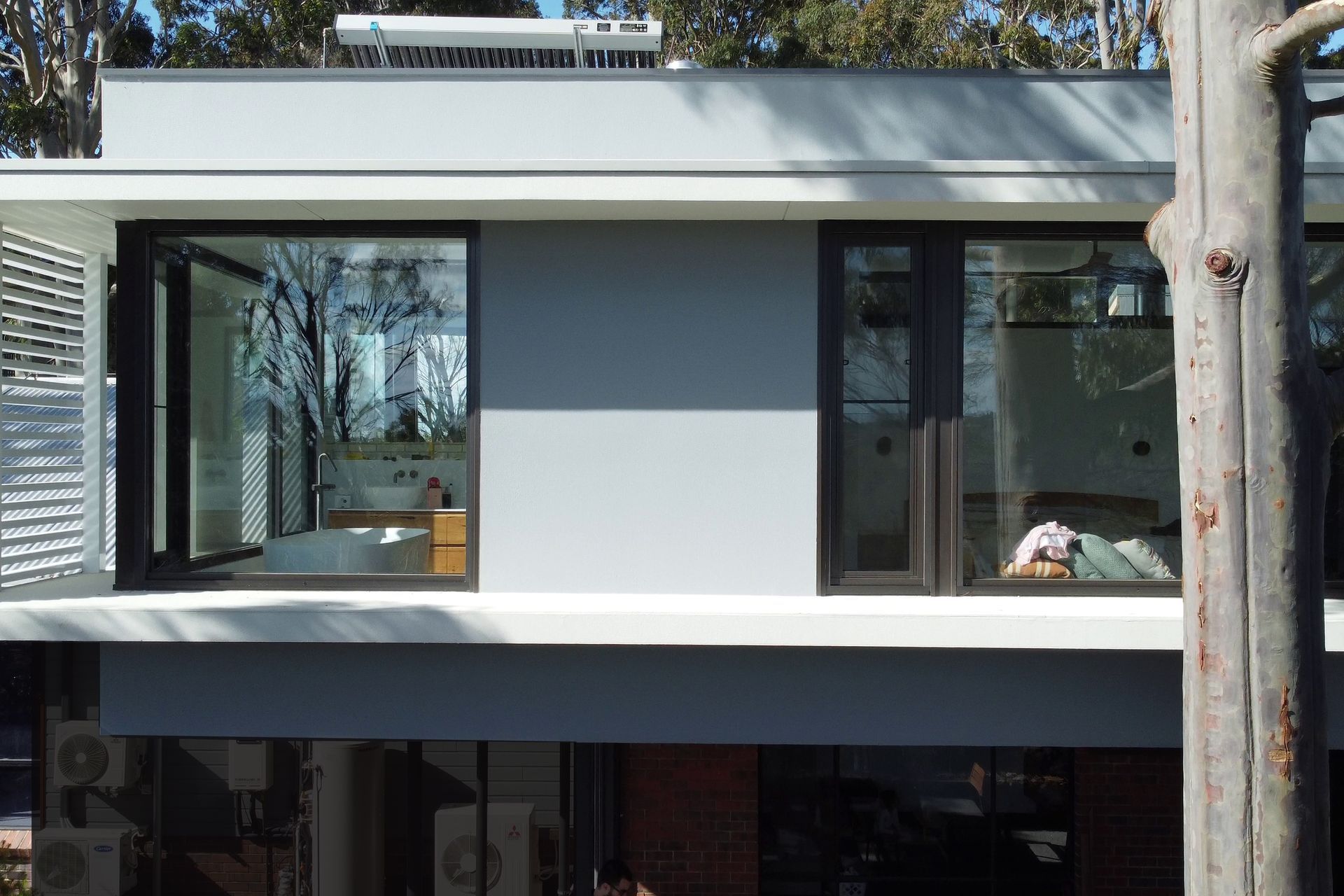 Externally, it’s all steel-framed cladding, expansive windows and a classically minimalistic appeal.