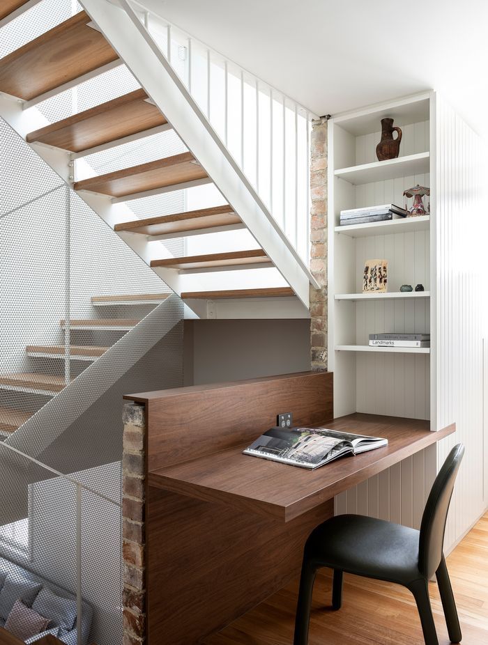 A lightweight staircase transformed the terrace into a four-level house.