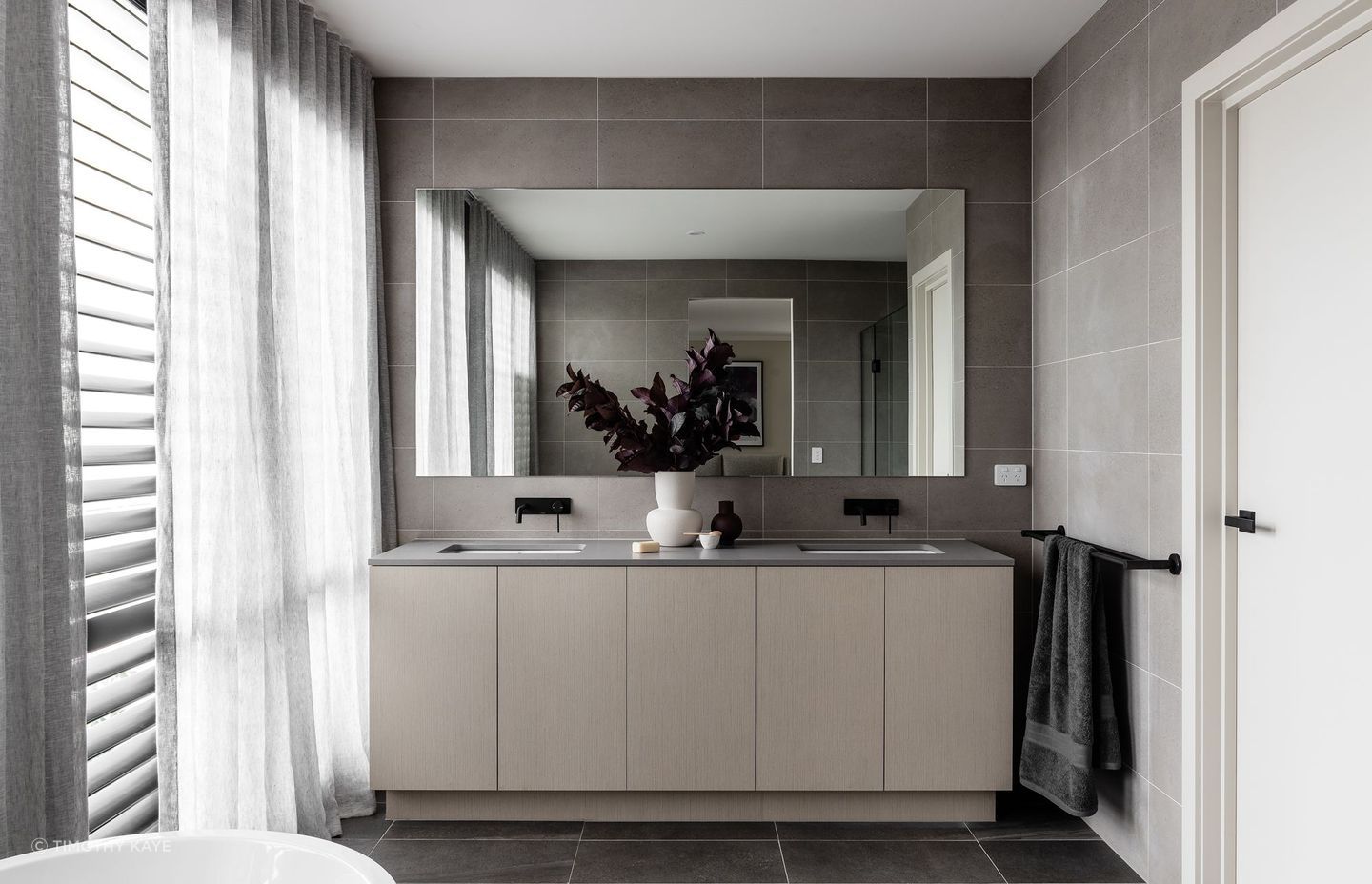 Contemporary Residence by Glenvill Homes