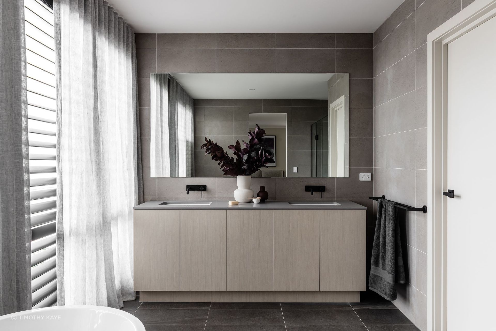 Contemporary Residence by Glenvill Homes
