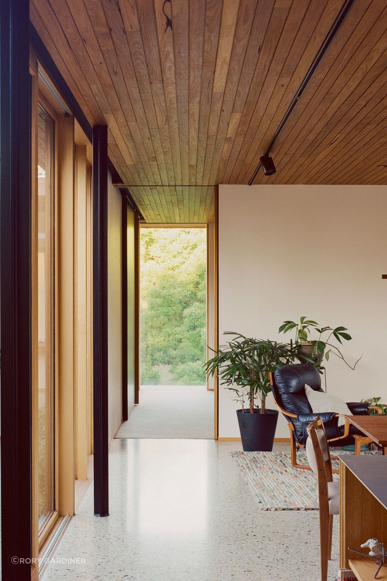 BINQ manufacture windows with low-conductive materials, such as wood and uPVC.