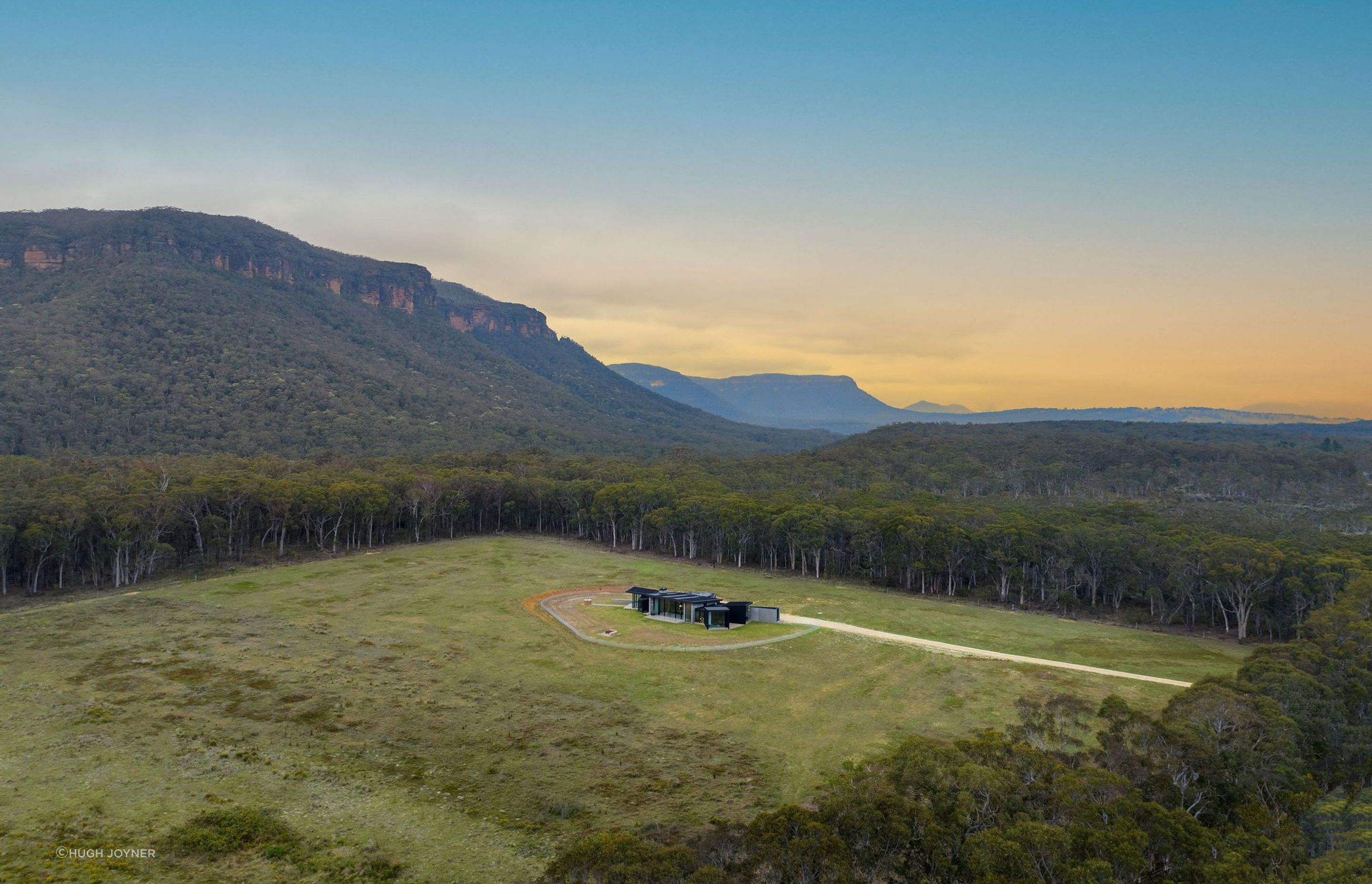 Golden Vale's layout is thoughtfully executed in minute detail, its robust composition of raw materials and the arrangement of light, shape and lines capture the stunning scenic environment in its entirety.