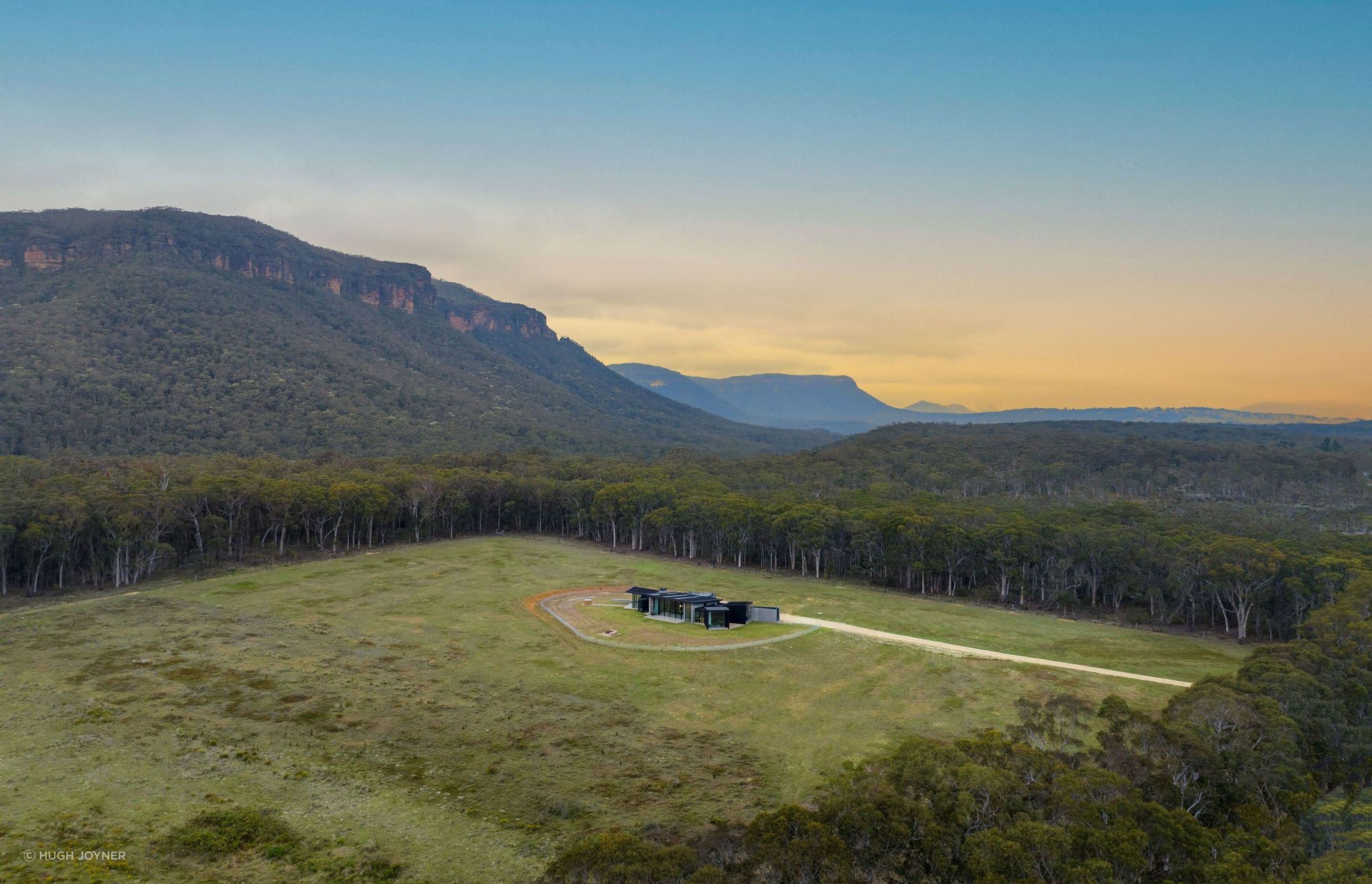 Golden Vale's layout is thoughtfully executed in minute detail, its robust composition of raw materials and the arrangement of light, shape and lines capture the stunning scenic environment in its entirety.