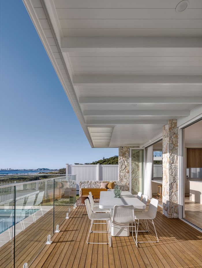 Outdoor entertaining with uninterrupted ocean views | Habitat Studio Architects