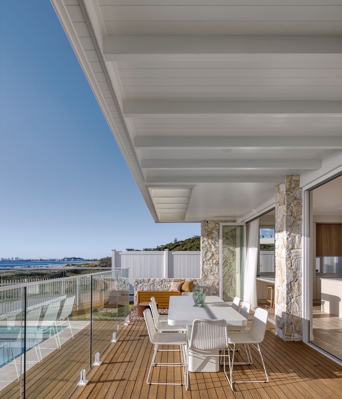 Outdoor entertaining with uninterrupted ocean views | Habitat Studio Architects