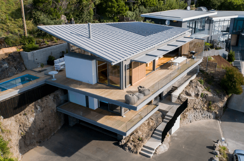 Solar-Rib is suitable for a range of applications from residential through to commercial and, thanks to its wide pans between expressed ribs, imparts a slightly industrial aesthetic.