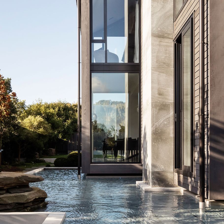 A grand design on a modest site, Waitematā View House blends the past in the present