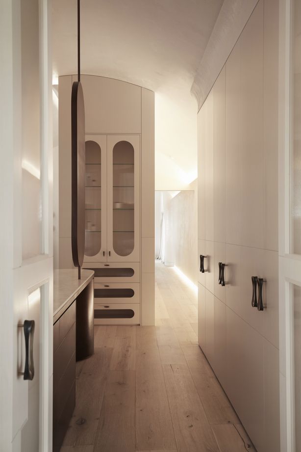 Accents of brass punctuate the cabinetry