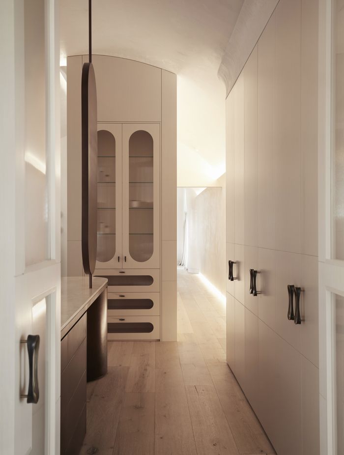 Accents of brass punctuate the cabinetry