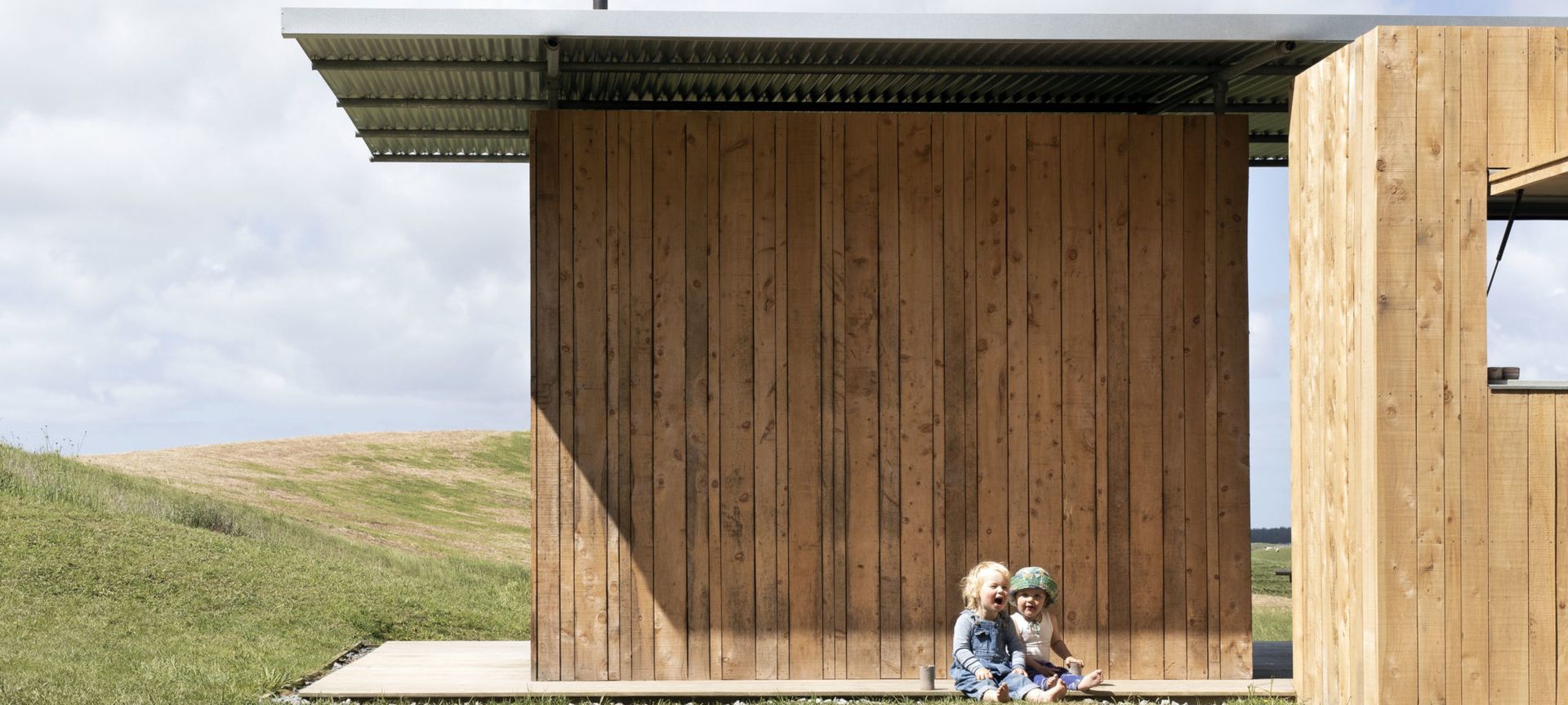 Hawke Ridge cabin uses Macrocarpa timber by Lumber Processors.