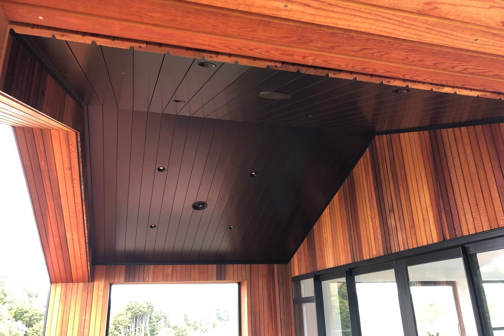 The Ribon Continuous Interlocking Soffit System is ideal for residential or commercial applications. It can be used externally as well as internally and is perfect for entranceways, porticos or any large feature area.