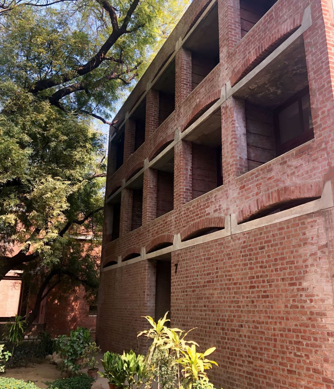 A Fascinating journey to Louis Kahn’s Indian Institute of Management Ahmedabad, India
