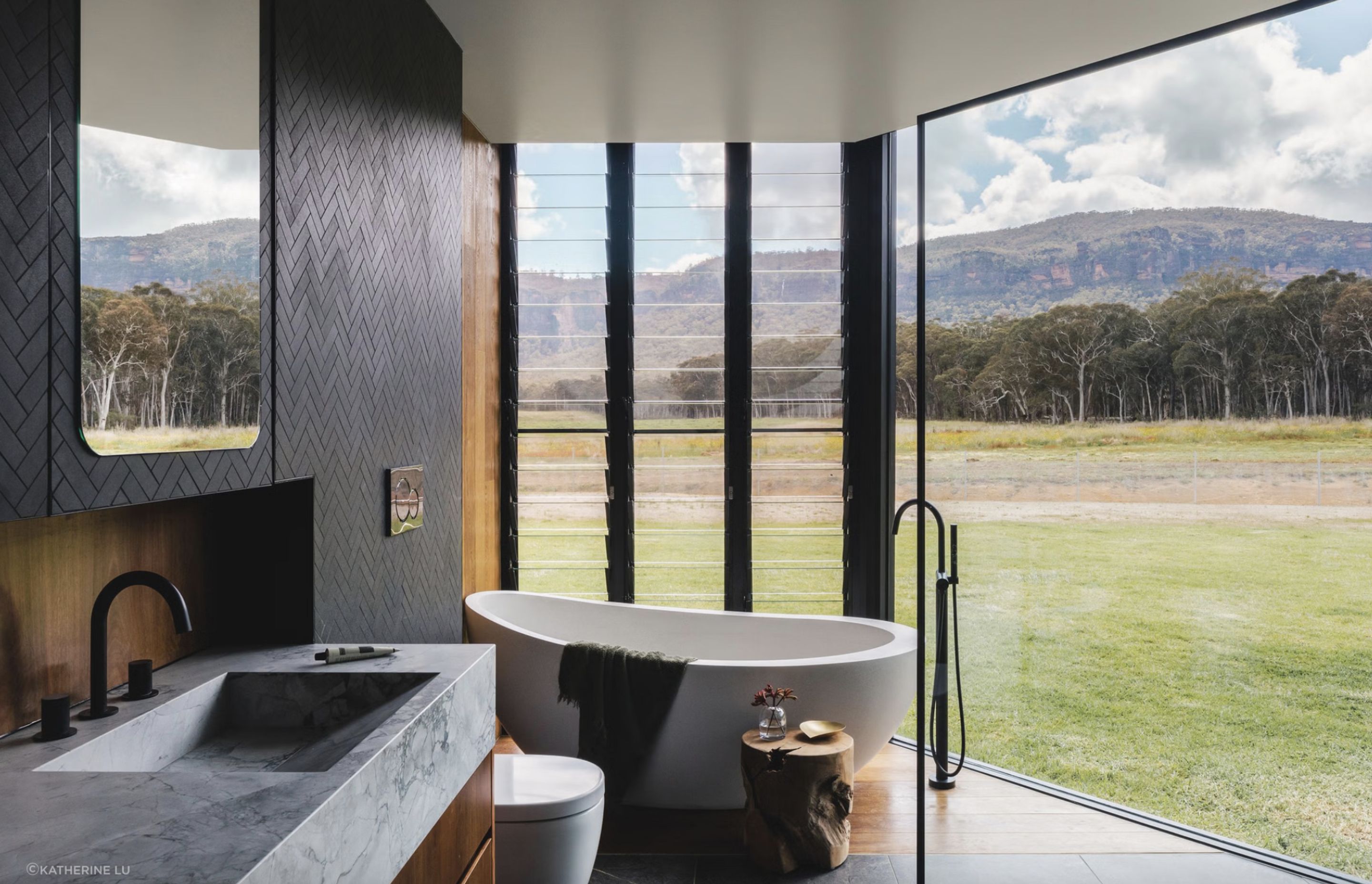 A secluded property situated on 67 hectares of dense, flat pastures, Golden Vale blends effortlessly into the fabric of the scenery.