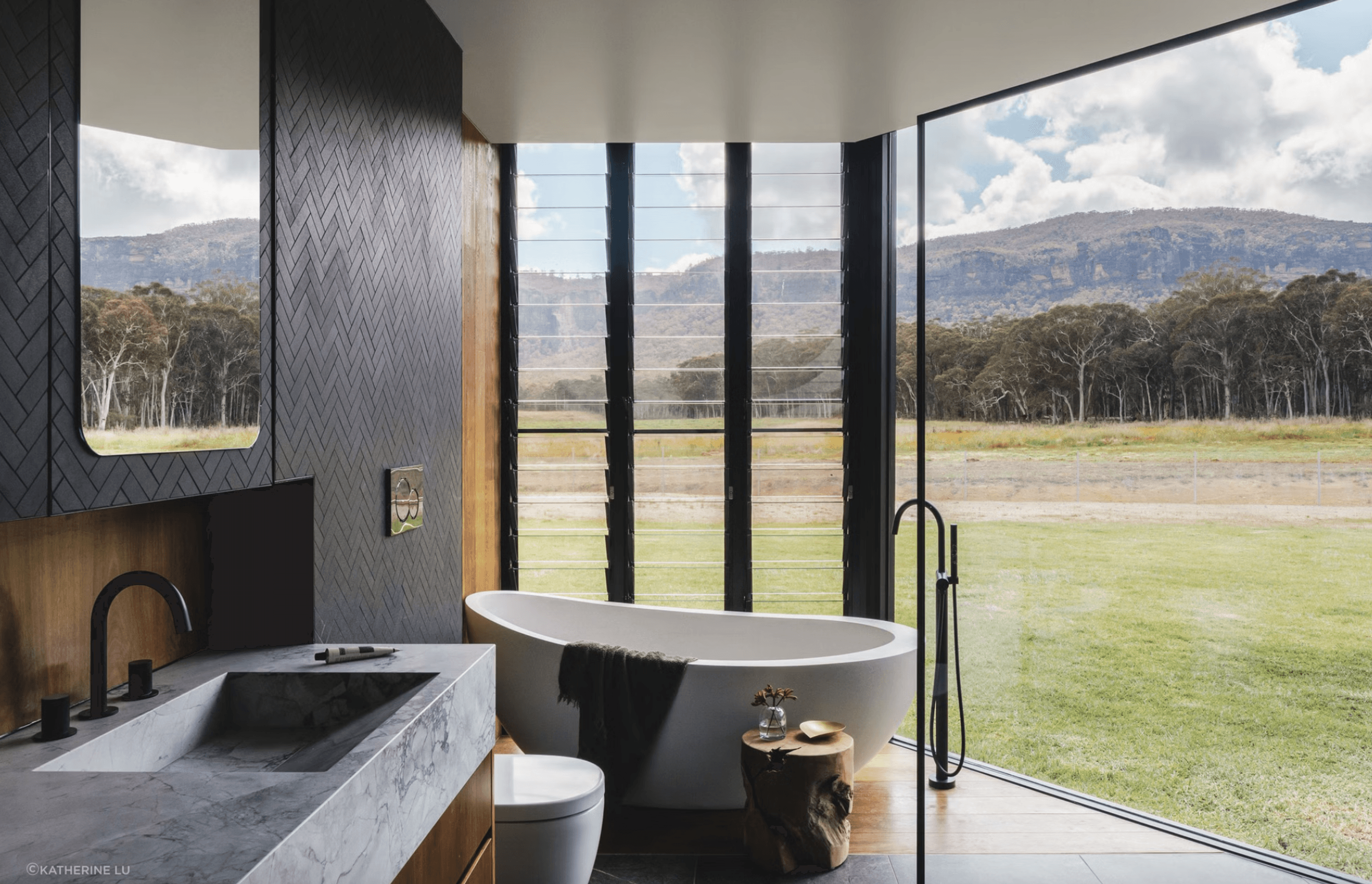 A secluded property situated on 67 hectares of dense, flat pastures, Golden Vale blends effortlessly into the fabric of the scenery.