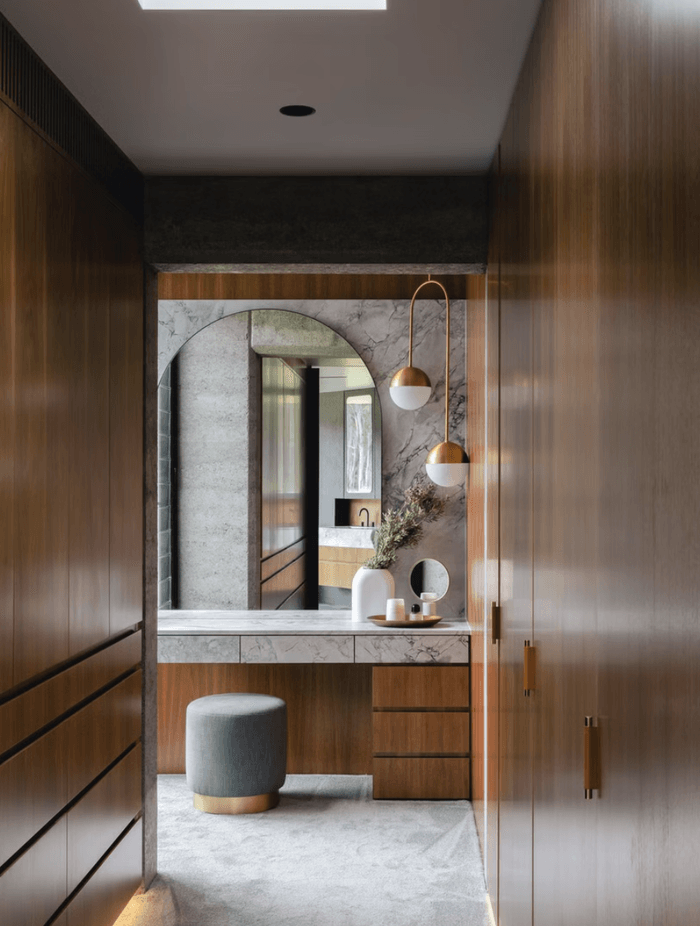 The ensuite, a glass box, becomes one with the setting – giving the impression of understated opulence.