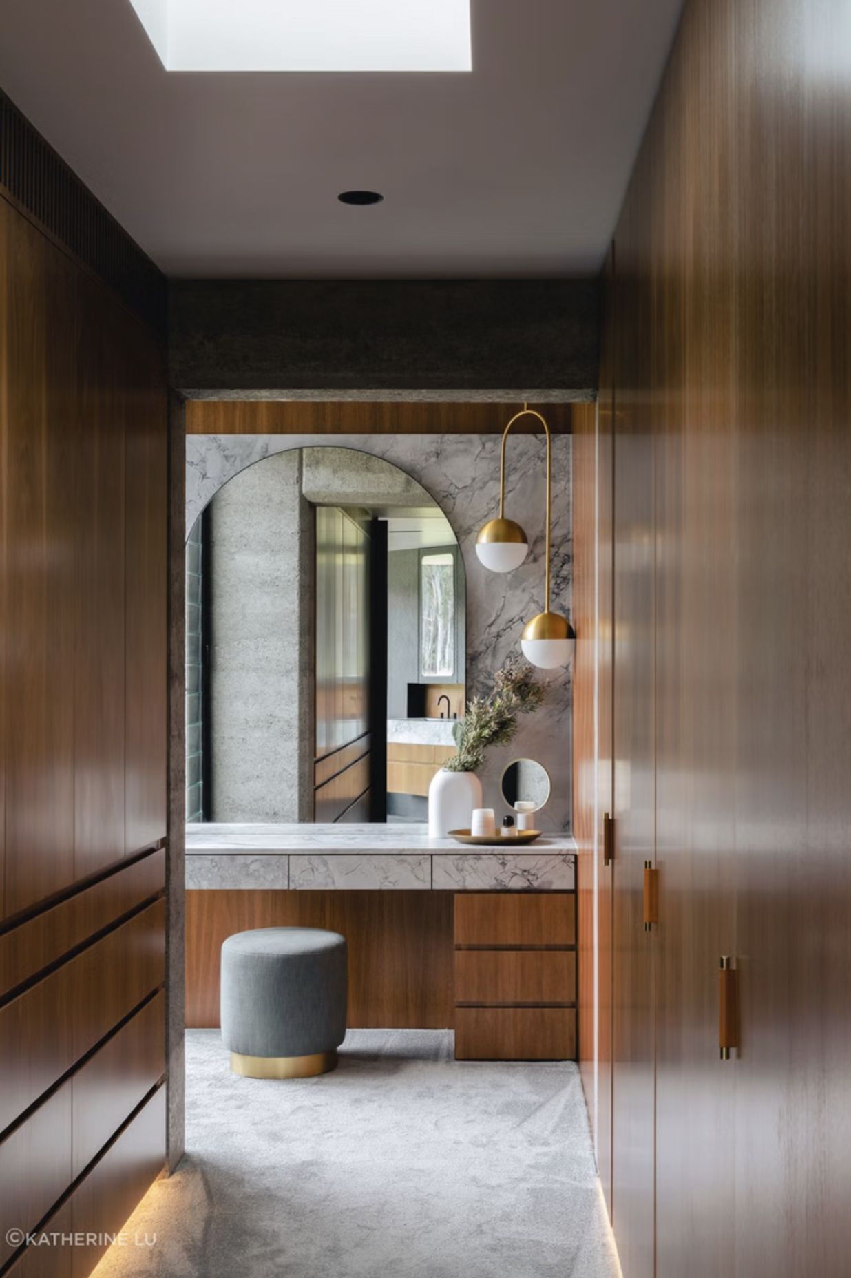 The ensuite, a glass box, becomes one with the setting – giving the impression of understated opulence.