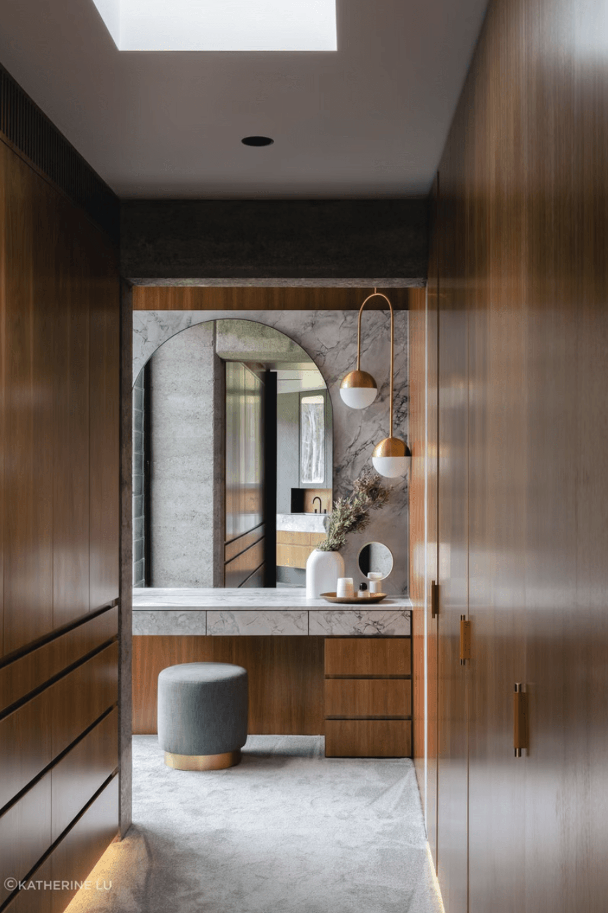 The ensuite, a glass box, becomes one with the setting – giving the impression of understated opulence.