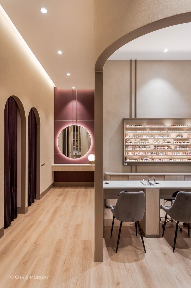 Trending curves and arches offer a relaxed and sophisticated space for clients.