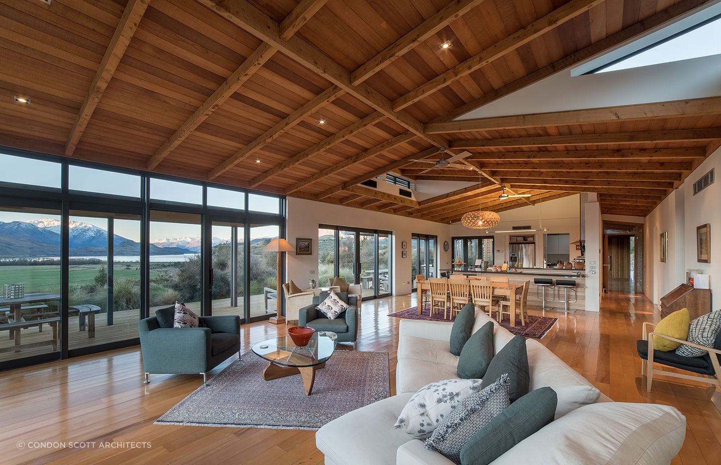 The deliberately non-retangular form of the home makes for a dazzling interior space. | Photography: Simon Larkin