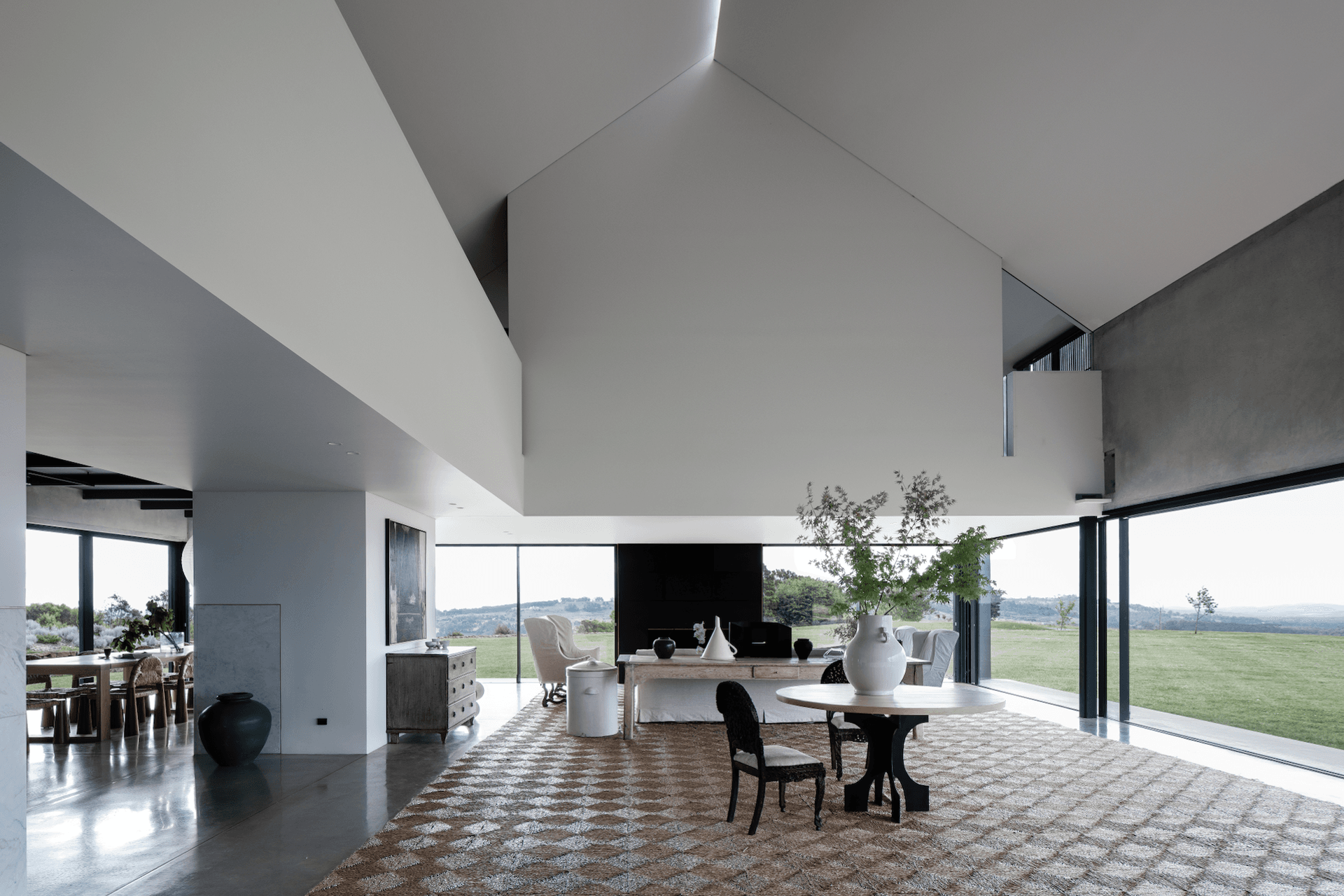 Its cleverly composed form against the backdrop of bushland gives the place the effect of seeming smaller than it actually is.