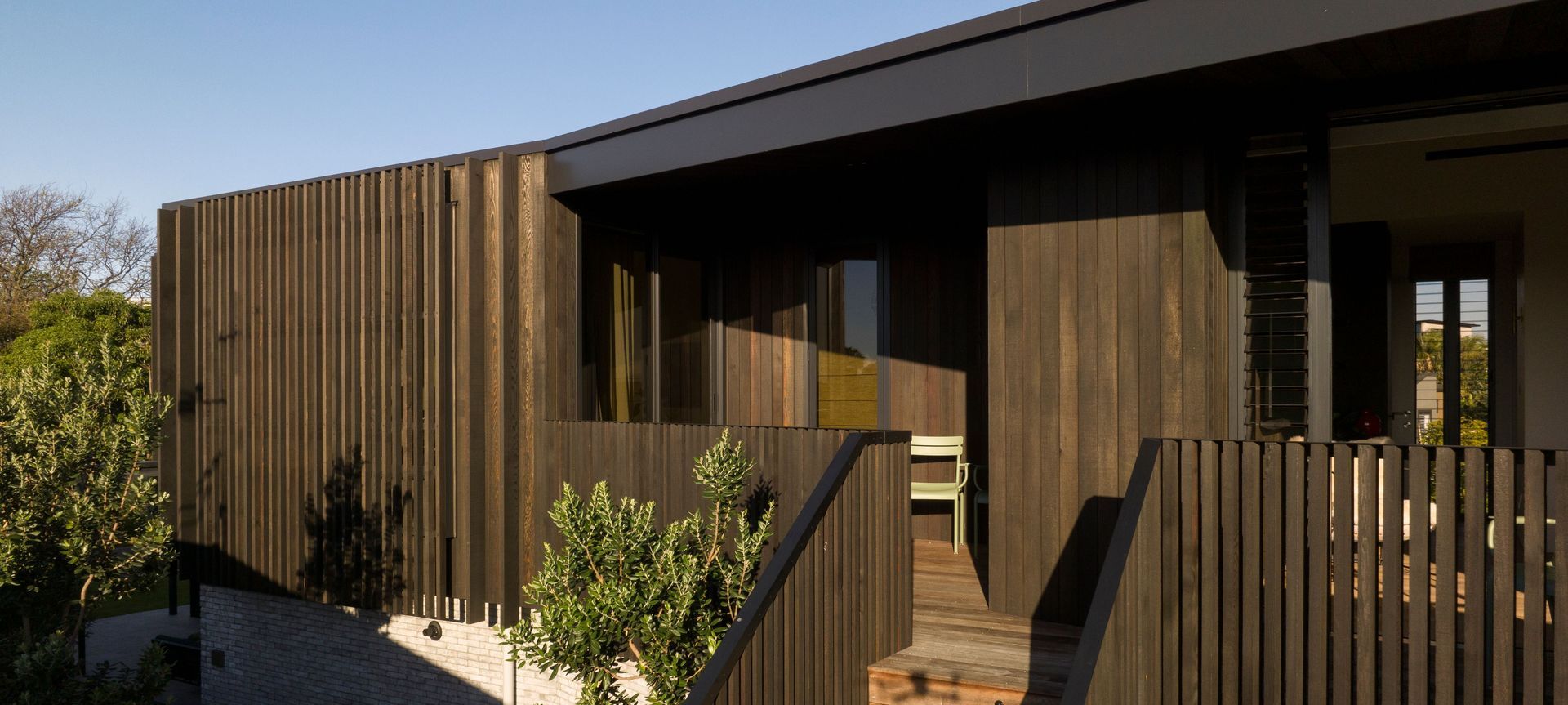 The use of harmonious materials makes Pitau an exceptional home