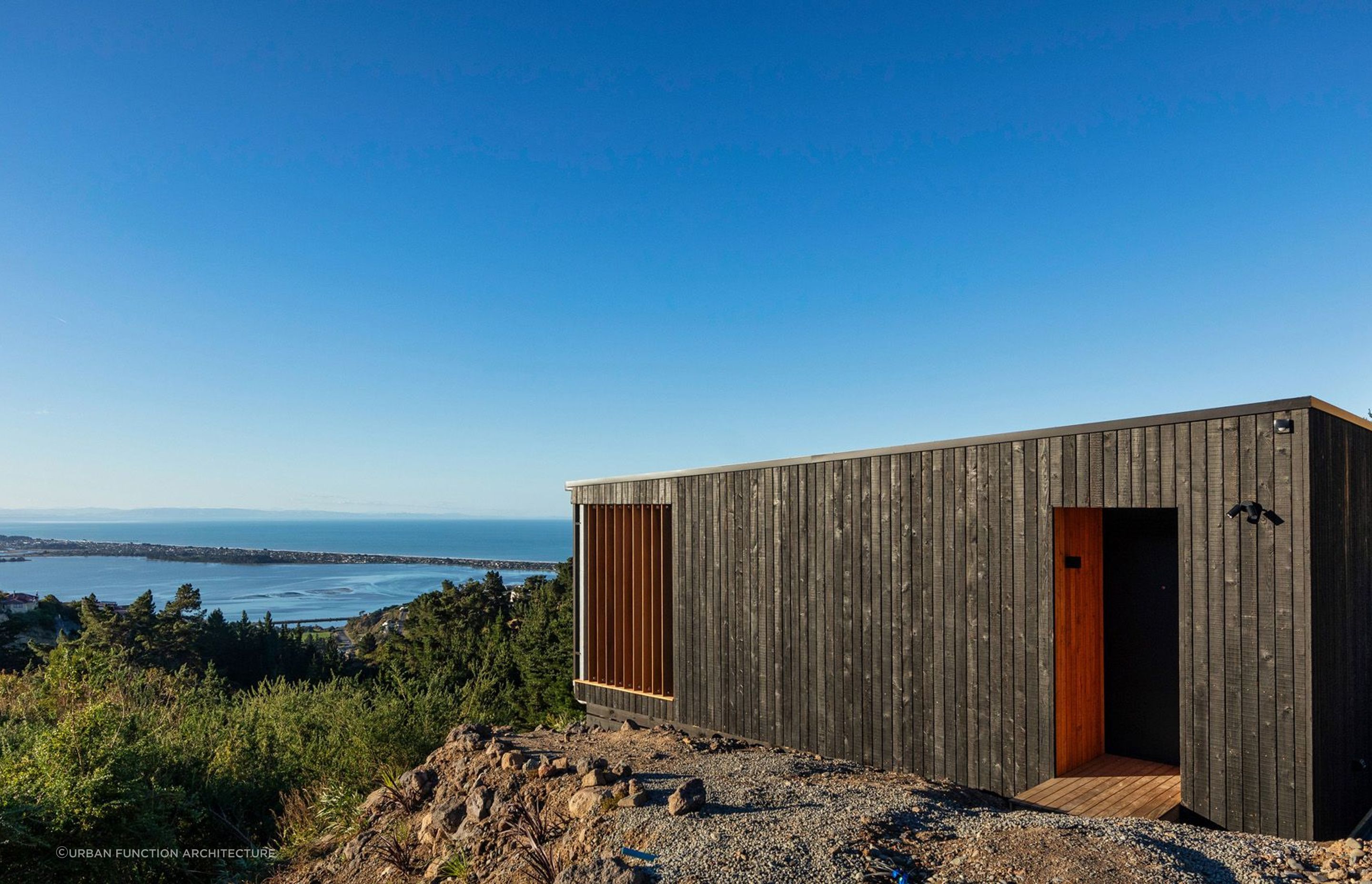 The exterior of the Petite Maison by Urban Function Architecture and its stunning views of the ocean and the Kaikoura ranges