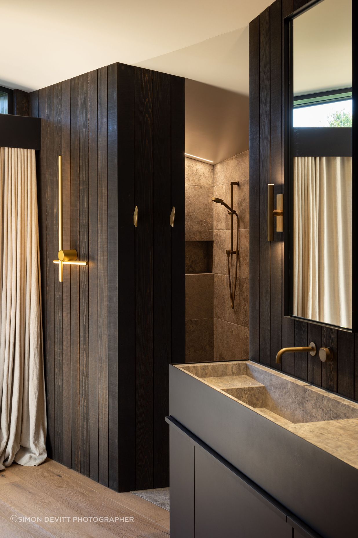 Masculine and feminine qualities work harmoniously in the en-suite