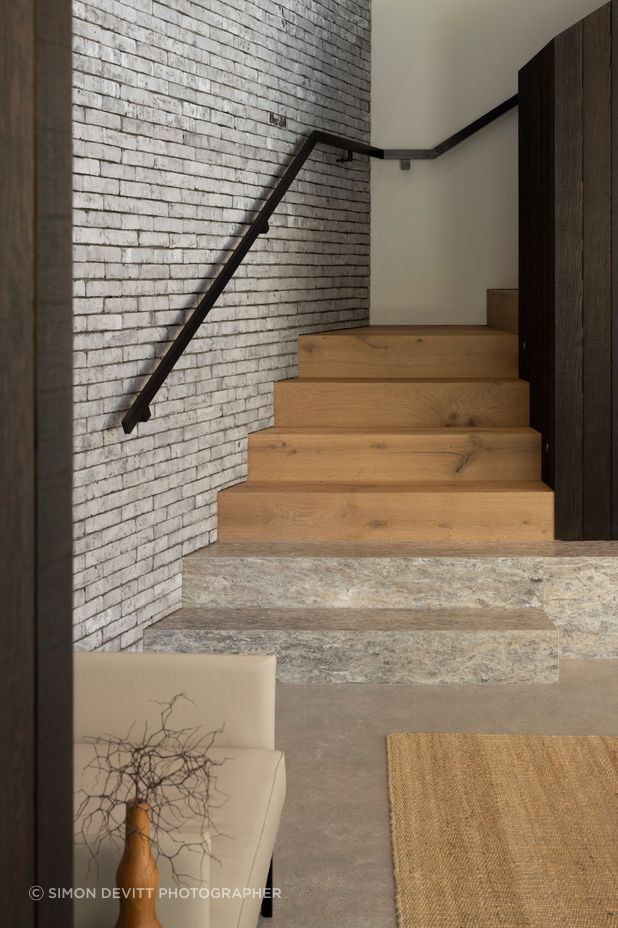 Stellaria bricks meet travertine steps in the lounge
