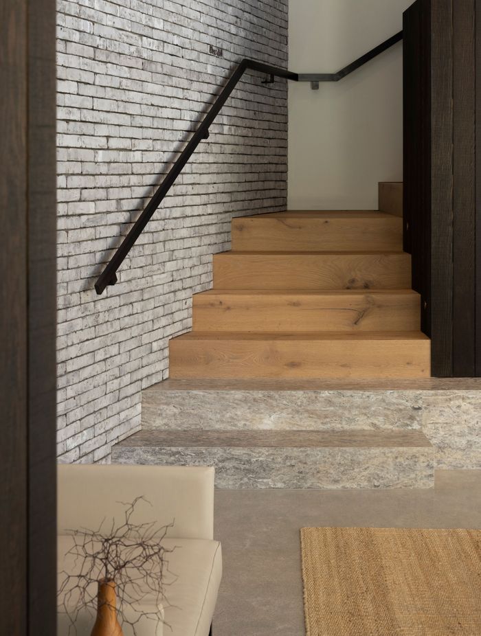 Stellaria bricks meet travertine steps in the lounge