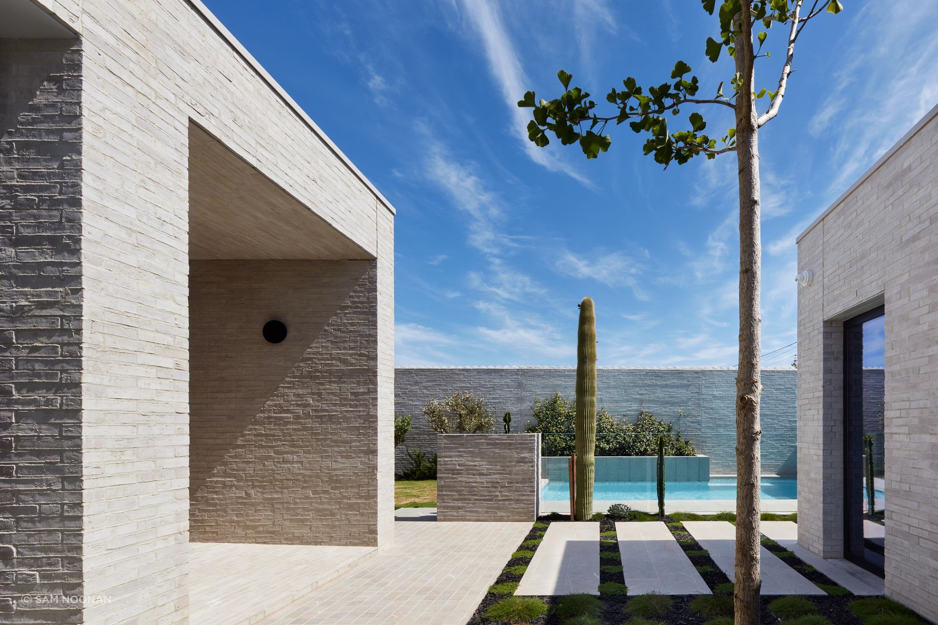 The exterior of the house and the boundary walls create a cohesive feel between inside and out | Tennyson Residence by Enzo Caroscio Architects