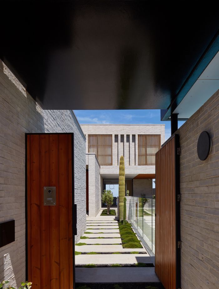 The entry to Tennyson residence.