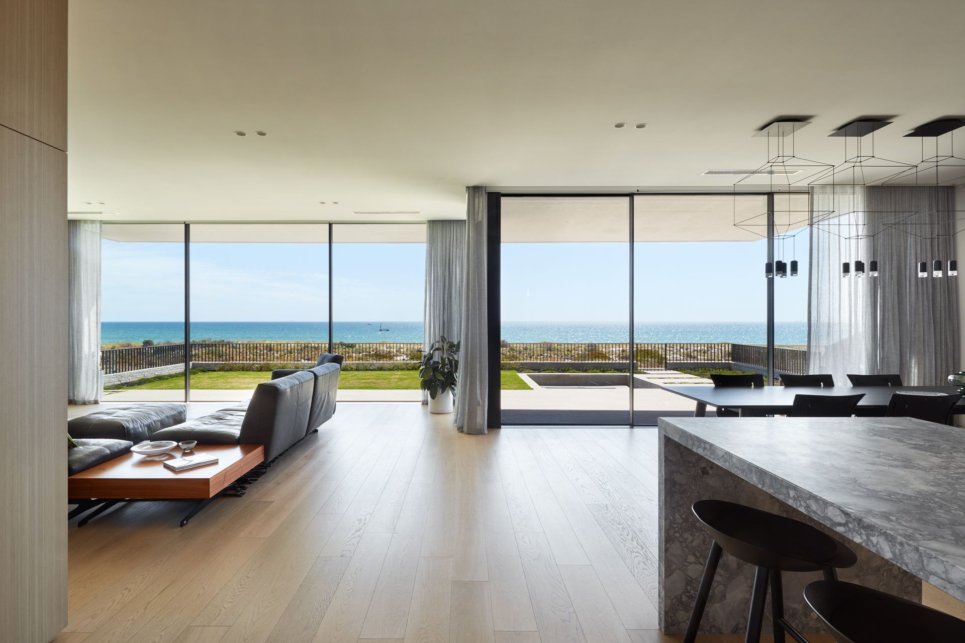 Underfloor heating and double-glazed windows allow for comfortable temperatures throughout the year | Tennyson Residence by Enzo Caroscio Architects