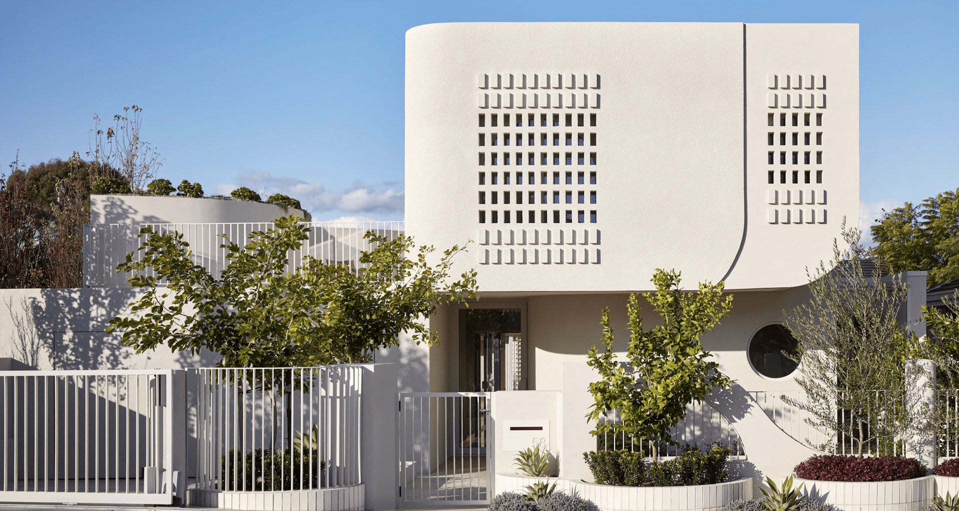 The homeowners painted a vivid picture of their ideal home, which they described as "a brutalist design with a hint of Greece and Palm Springs".