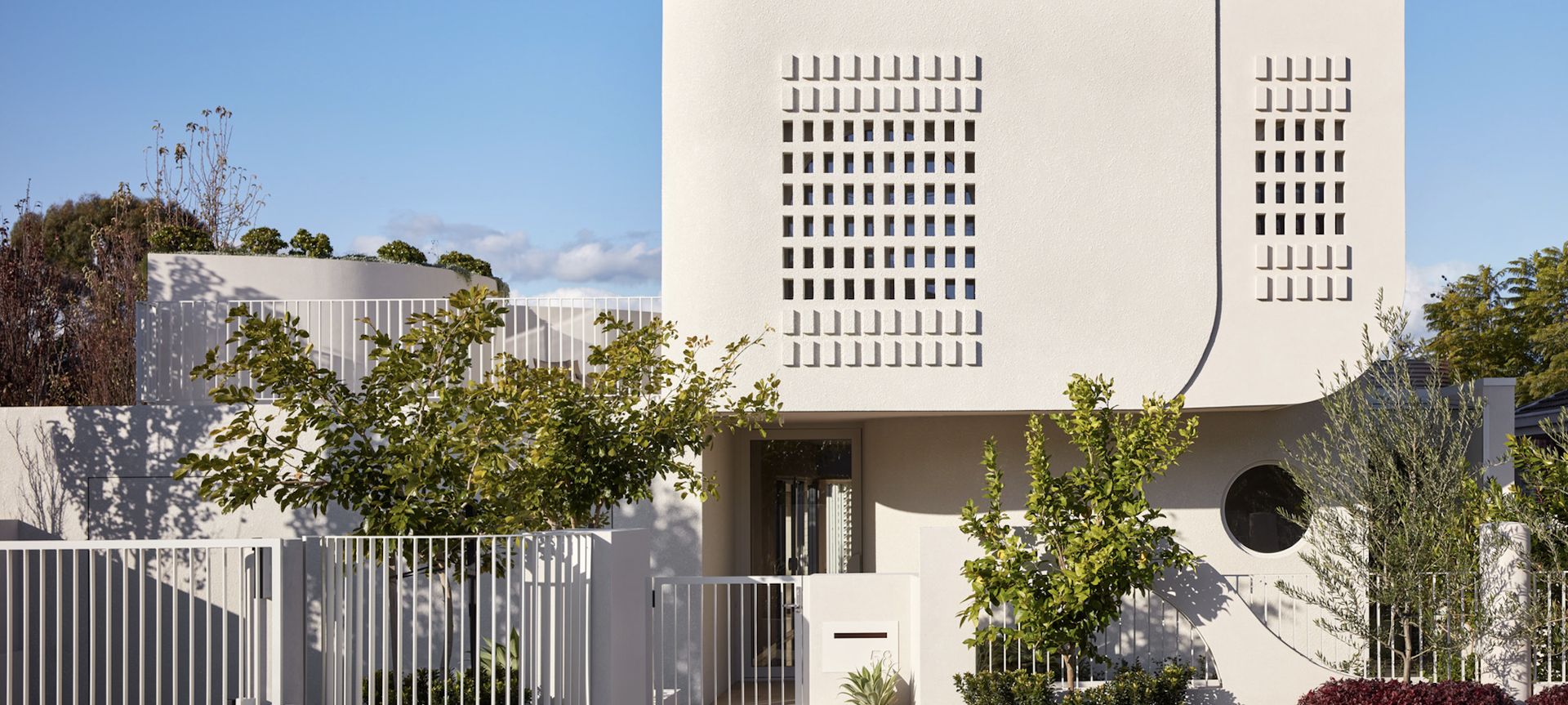 The homeowners painted a vivid picture of their ideal home, which they described as "a brutalist design with a hint of Greece and Palm Springs".