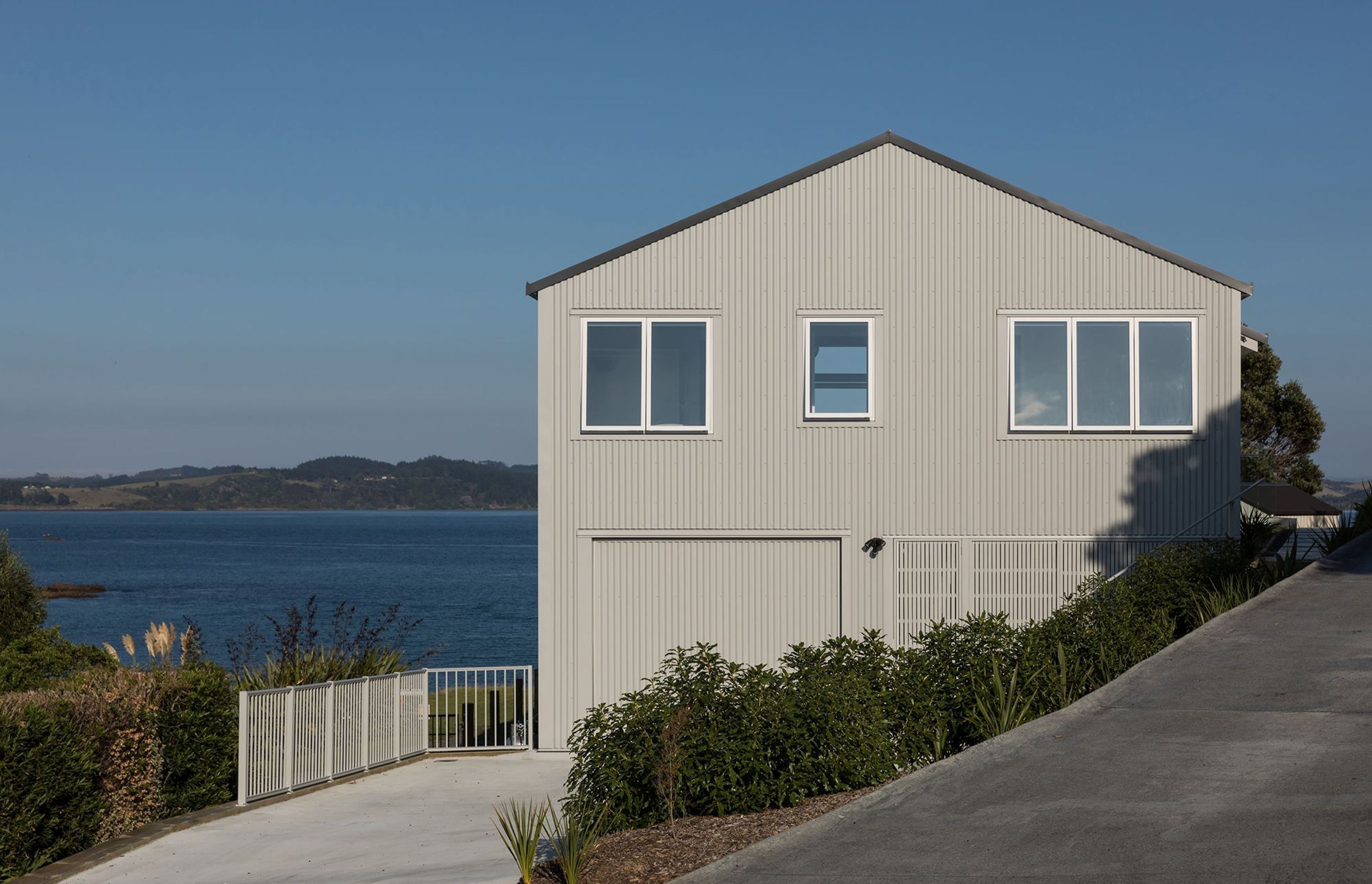 8 Light Houses – capturing the New Zealand sun
