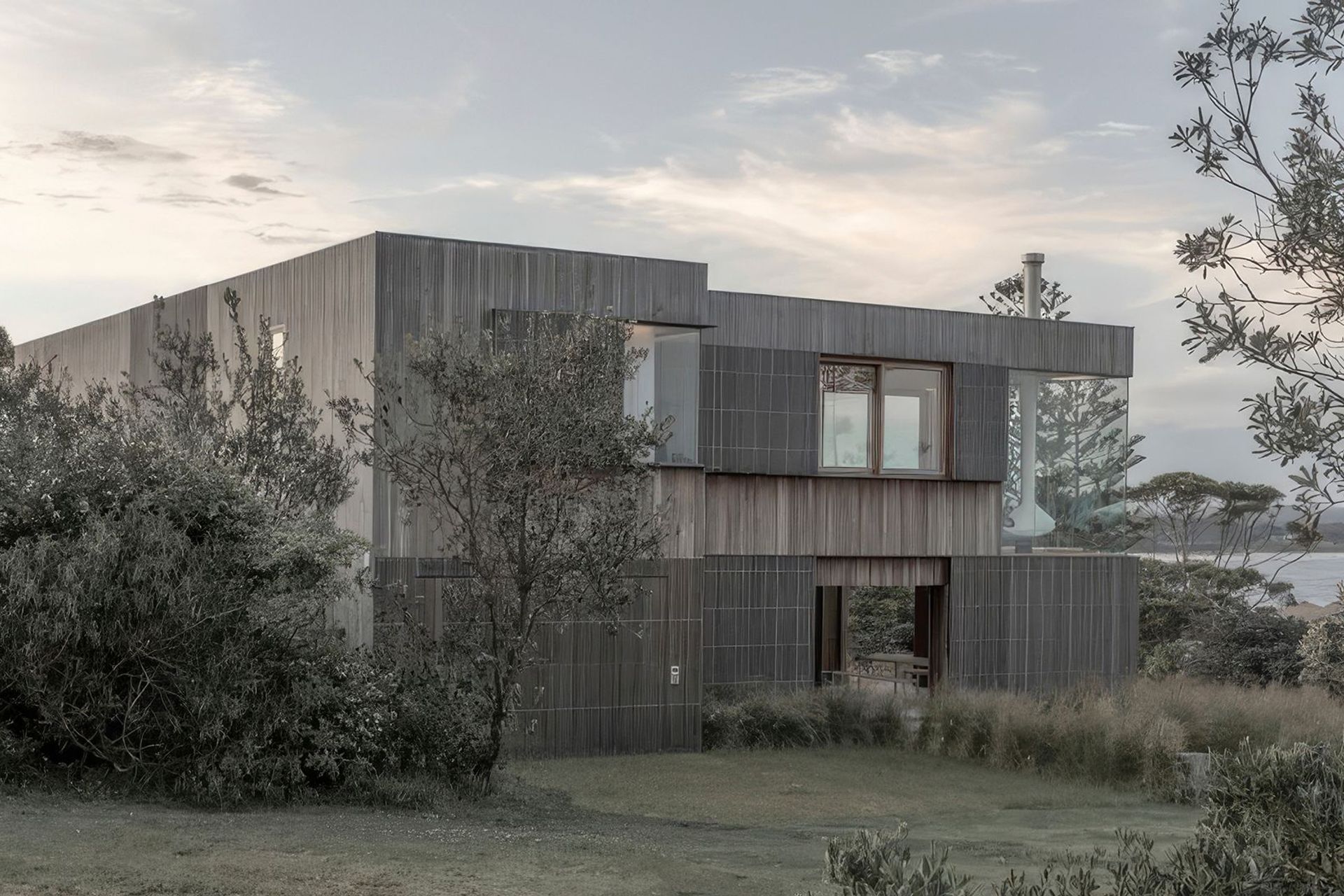 This interplay of architecture and environment creates a relaxed ambience, and the lines between indoor and outdoor gracefully blur into one cohesive space.