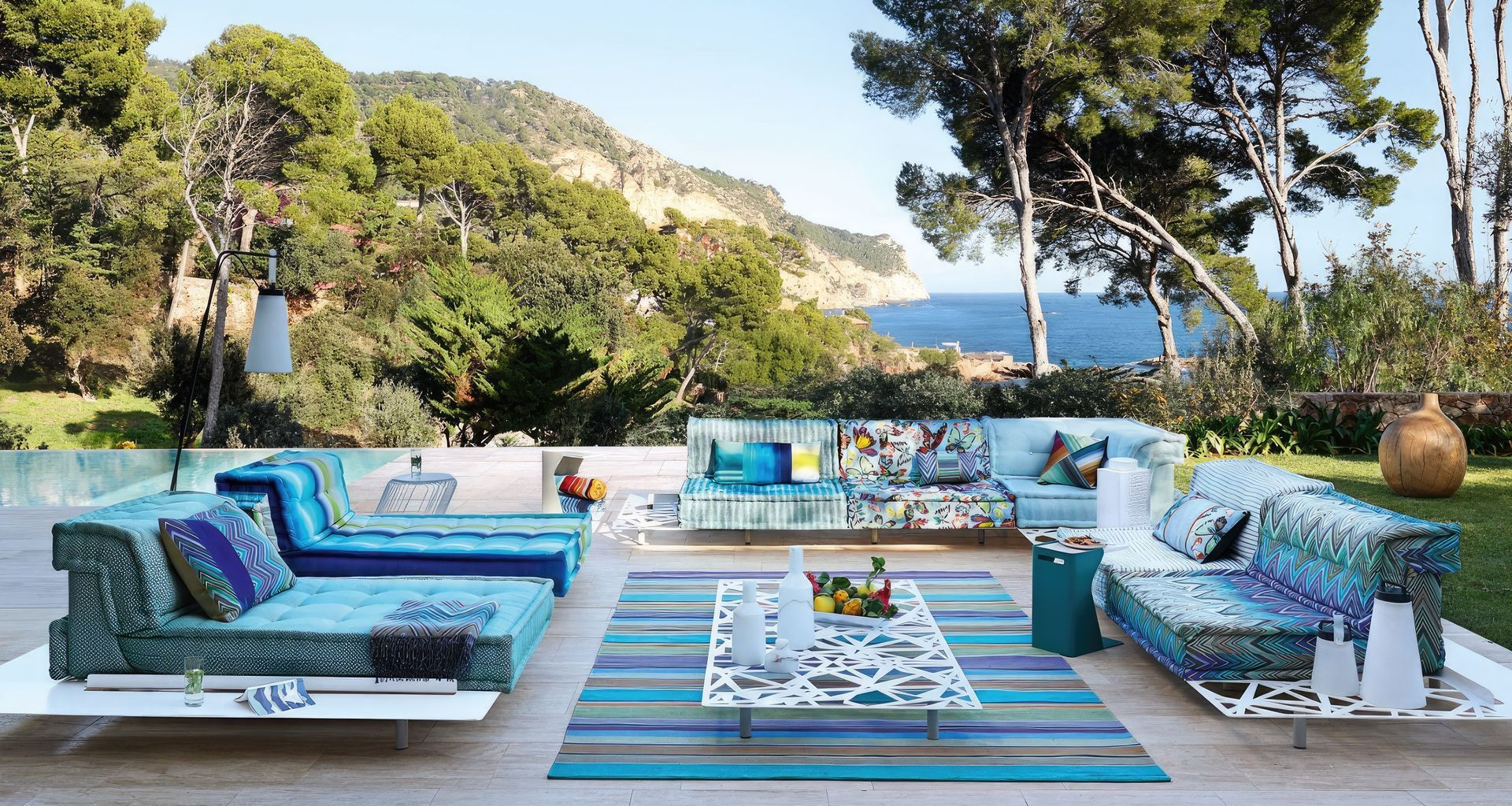 The Mah Jong lounge sofa outdoor collection. Photo by Flavien Carlod.