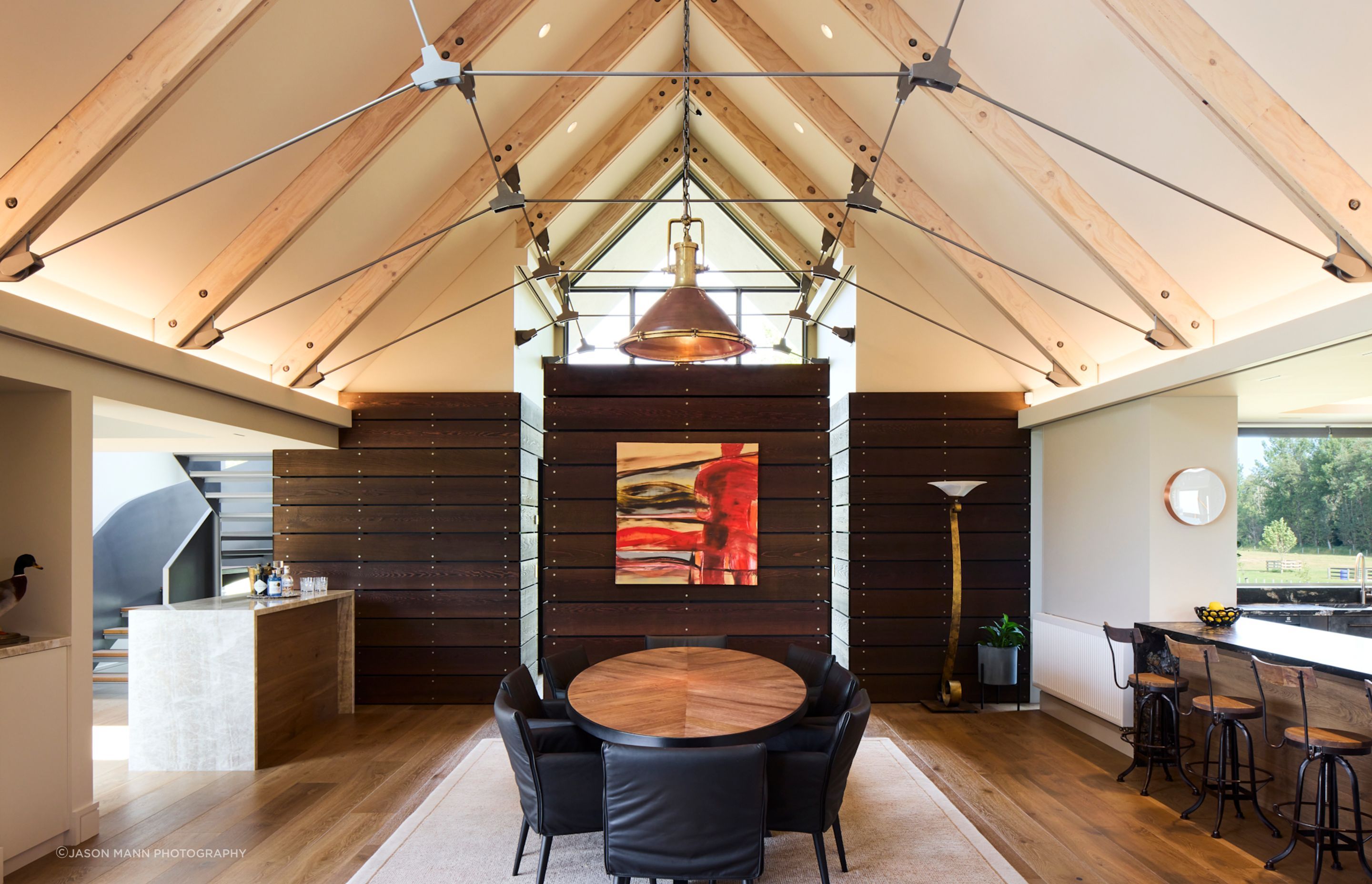 The volume of the living space is carefully broken up with different zones; the dining zone is at one end and is separated from the living space by a fireplace wall. This enables full use of the footprint, without any 'dead' spaces, lost to corridors.