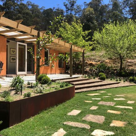 Curves, Lines and Design Flexibility: Straightcurve’s Solutions for Every Landscaping Need