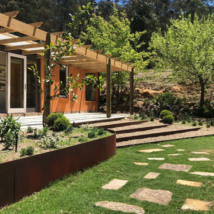 Curves, Lines and Design Flexibility: Straightcurve’s Solutions for Every Landscaping Need