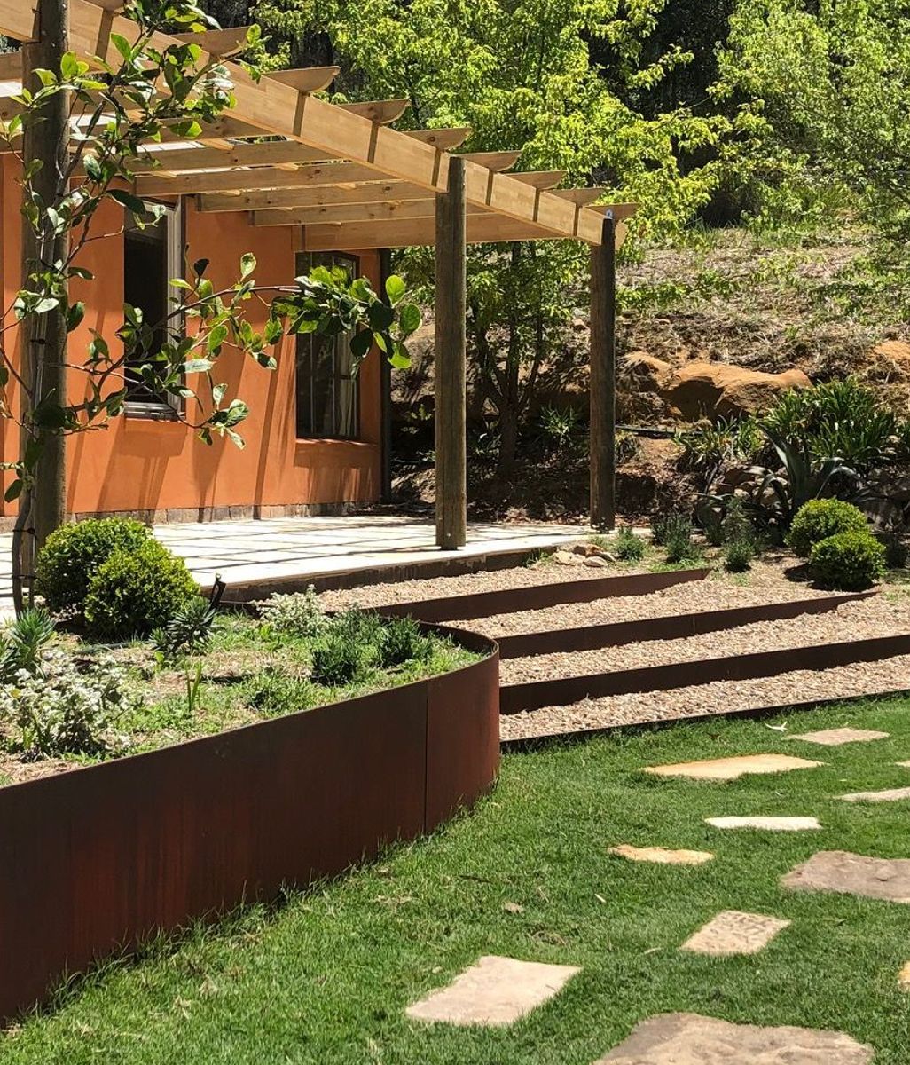 Curves, Lines and Design Flexibility: Straightcurve’s Solutions for Every Landscaping Need
